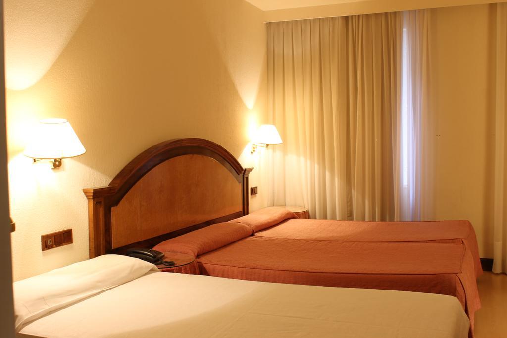 Hotel Monterrey Саламанка Стая снимка