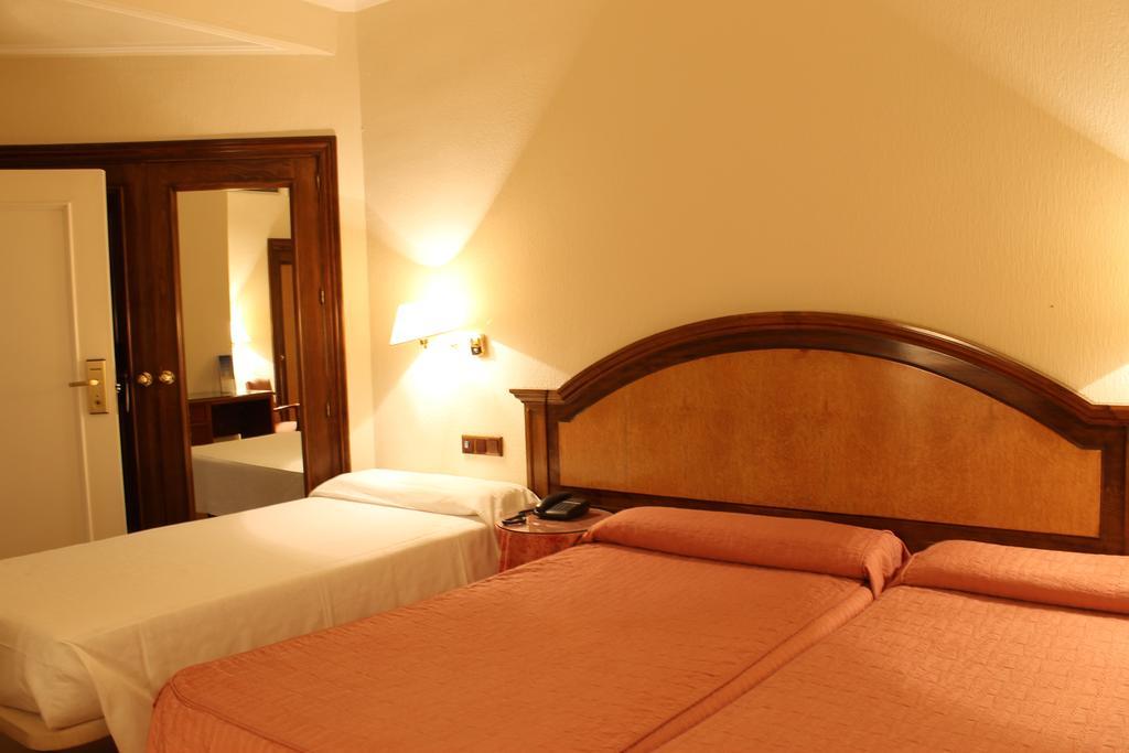 Hotel Monterrey Саламанка Стая снимка